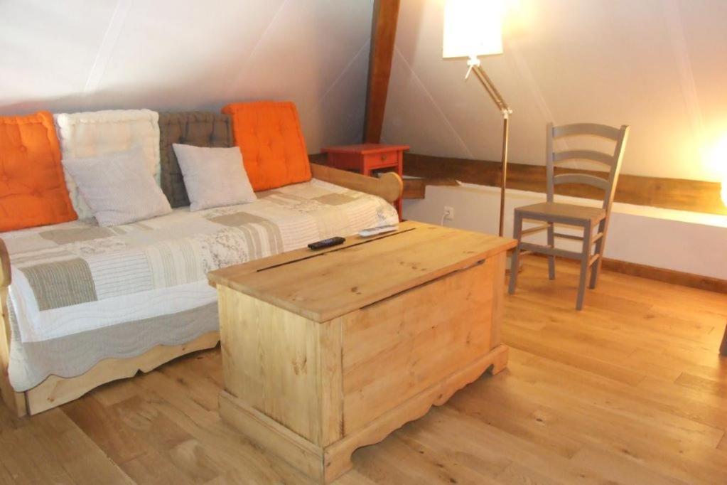 Les Pins - Maison Avec Parking Ferme Et Jardin Commun Au Calme Saint-Prix  Luaran gambar